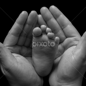 by Jose De La Cruz - People Body Parts
