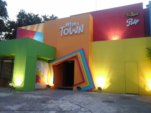 Mini Town Plaza