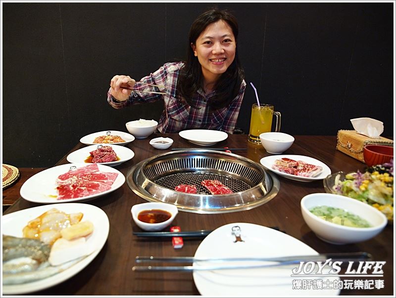 台北火車站也有燒烤可吃!!兩面燒肉。
