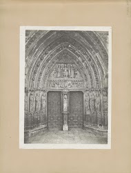 Kerkportaal met sculpturen