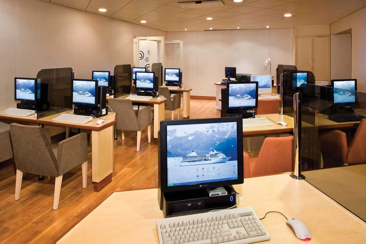 Regent-Seven-Seas-Mariner-ClubCom - Keep in touch with loved ones by visiting the staffed Club.com throughout your travels aboard Seven Seas Mariner.