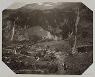 Gezicht op de Staubbachwaterval en de Mürrenbahn te Lauterbrunnen