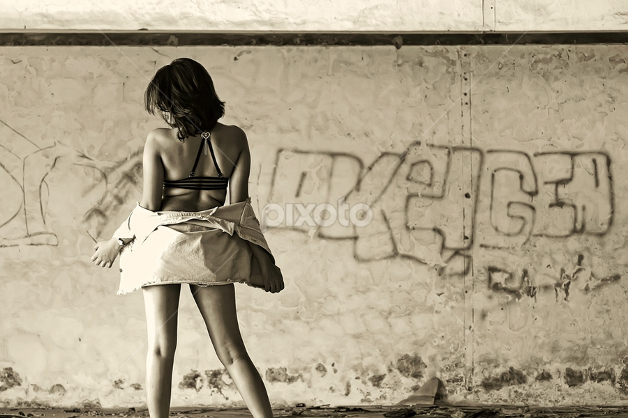 OUCHHH..... by Adiansah Toat Saputro - Nudes & Boudoir Artistic Nude
