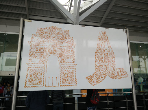 Board With India Gate And Namaste Gesture Etching