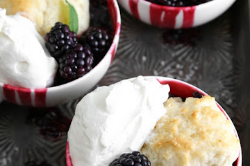 Blackberry Cobbler Mugs