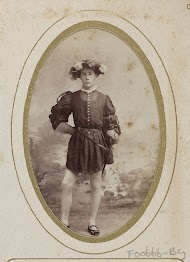 Portret van een jonge man in kostuum met degen, aangeduid als M. Zijnen de Gier