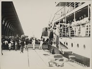 Inscheping op de kade van Tandjong Priok