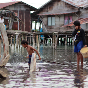 Pencari ikan by Aswin Kep - Babies & Children Children Candids