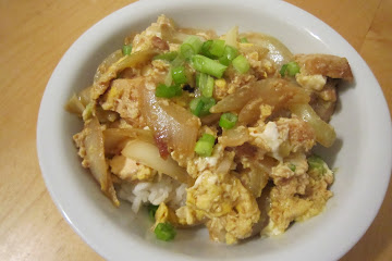 Oyako Donburi (Japanese Chicken &amp;amp; Egg Bowl)
