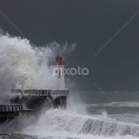 Tempête Vendéenne by Rémi Ferreira Nadais - Landscapes Waterscapes