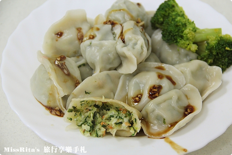 台北慈明台素食「招牌雪裡紅水餃」，滿滿的蔬菜內餡清爽飽足★