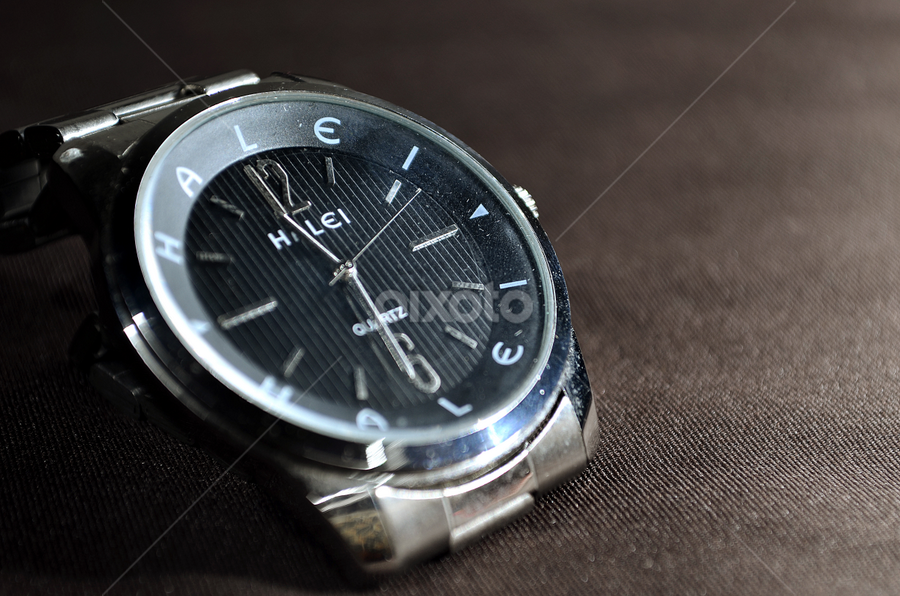 Jam Tangan by Gigih Ardiantoro - Artistic Objects Clothing & Accessories