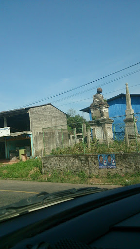Tombstone at Naranwala Junction 