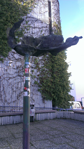EHD Blumen Statue