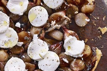 Shallot tarte tatin with goat's cheese