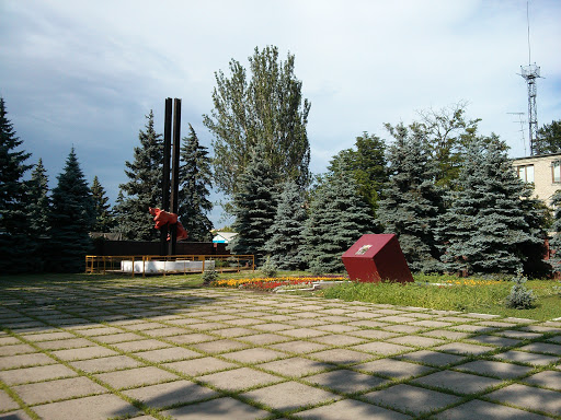 шурф шахты 4-4/бис в донецке. мемориал шахты 4-4 бис. шурф шахты 4-4/бис в донецке. шахта 4-4-бис калиновка. мемориал у шурфа шахты 4/4-бис «калиновка».