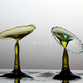 Parabolla by Parjiyo Suwardi - Abstract Water Drops & Splashes