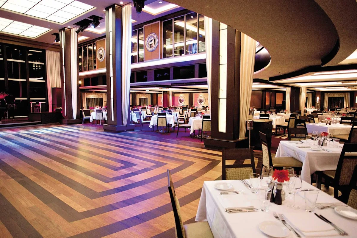 Norwegian-Epic-dining-Manhattan-Room - Norwegian Epic's Manhattan Room will make you feel like you're dining at one of New York's private supper clubs, but with floor-to-ceiling windows that give amazing ocean views.