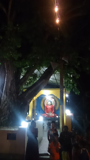Budda Statue And Bo Tree 