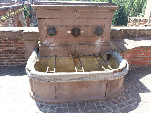 Fontaine Aux 3 Têtes de Lions 