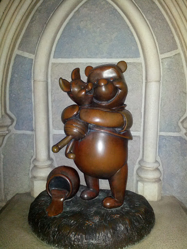 Pooh and Piglet Statue 