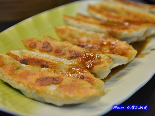 極品軒鮮肉湯包~鍋貼系列天天特價$35