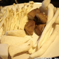 小蒙牛頂級麻辣養生鍋