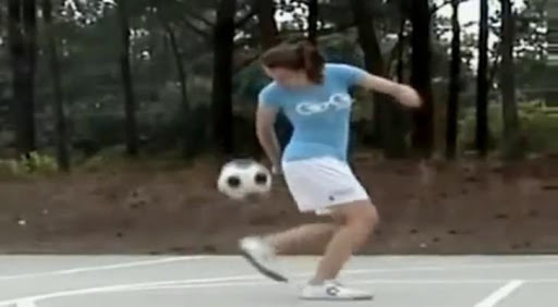 Mujer en Fútbol Estilo Libre