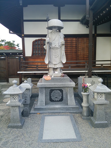 Statue of Takuhatsu in Naritasan Fudoson