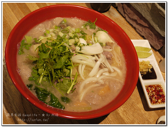 [食記] BELLAVITA 貴婦百貨美食街 ~ Dovazpho 多瓦仕越風河粉。餐點選擇多樣、份量超多