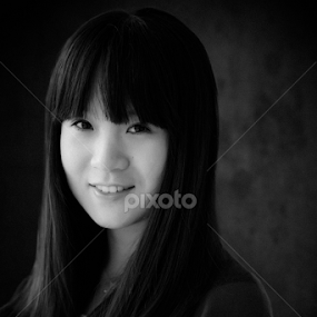 Jing by Wei Ding - People Portraits of Women