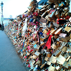 Pad Locks- Notre Dame, Paris by Sajal Gupta - Instagram & Mobile Android
