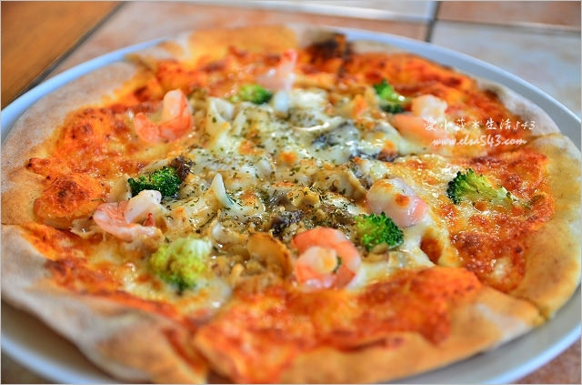 Pizza Olmo義大利窯烤披薩@藏身於芝柏山莊裡的超牽絲起司披薩！