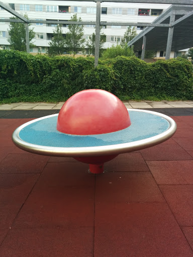 Spinning UFO (red/blue)