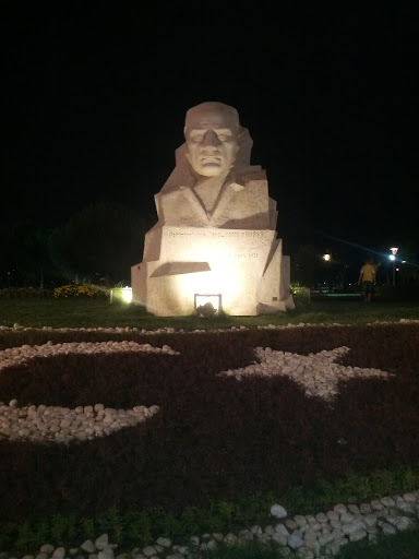 Adalet Parkı Atatürk Heykeli