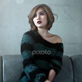 Jill by Eric Agulto - People Portraits of Women