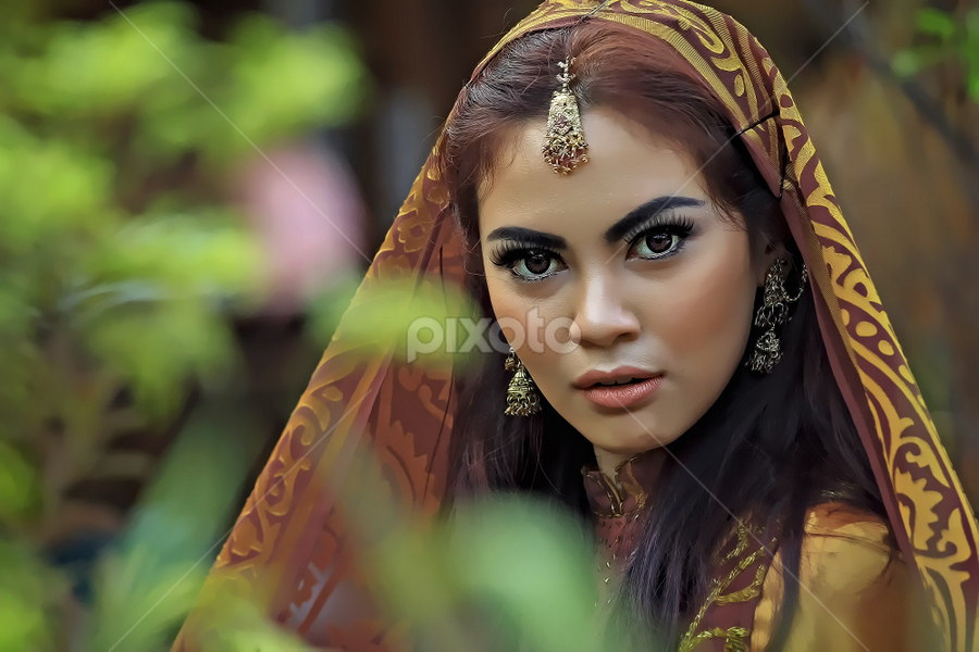 by Alwan Tafsiri - People Portraits of Women