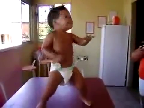 Gracioso Bebe Bailando Samba