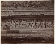 Basreliëf met  Bubaksha en Gagang Aking op het voetstuk van een pendopo  aan de oostzijde Candi Panataran