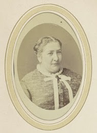 Portret van een vrouw met een strik, aangeduid als Temmink