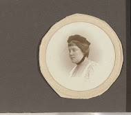 Portret van Tine met een hoed