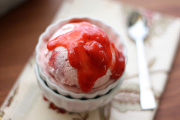 Strawberry Swirl Cheesecake Ice Cream