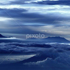 lautan awan menerpa pucuk by Ully Zoelkarnain - Landscapes Mountains & Hills