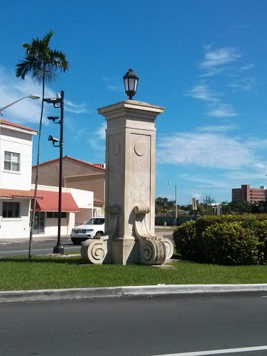 Ponce De Leon North Light Post
