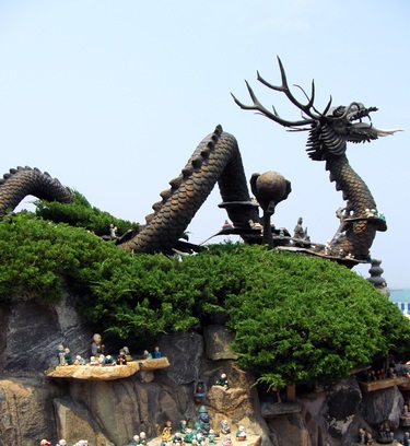 Yonggungsa Dragon Statue