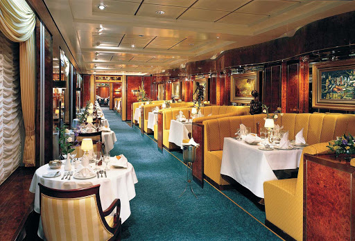 Norwegian Sun's Horizons dining room is open for sit-down breakfast, lunch and dinner.