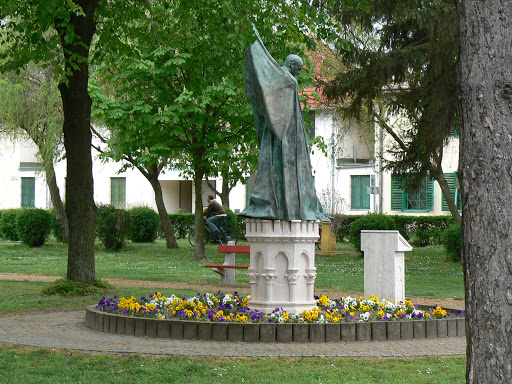 Latinovits Zoltán szobor