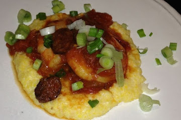 CHARLESTON SHRIMP AND GRITS