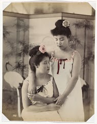 Twee Japanse vrouwen in onderjurk