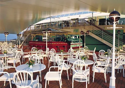 For those who don't want sit-down service, the Great Outdoor Cafe on deck 11 serves up sun and fresh ocean air with its buffet.